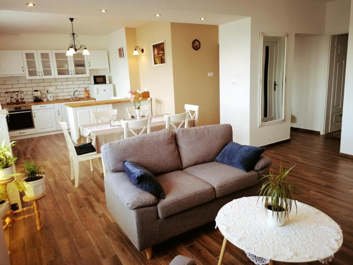 Elisoria Apartments แชร์สเซกโตไม ภายนอก รูปภาพ